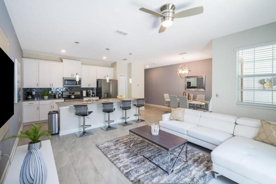 Living room image 1