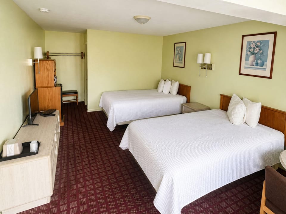 Double Room, 2 Double Beds, Non Smoking | WiFi (free), bed sheets