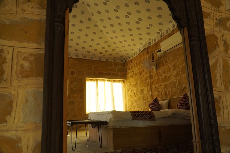 Suite Luxury Tent with Desert View | Living room