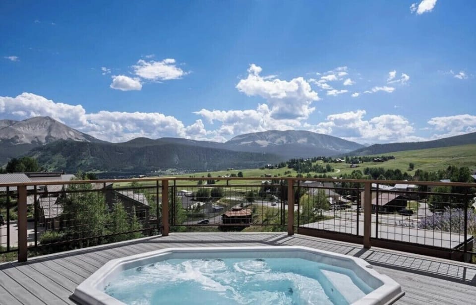 Best hot tub view in CB!  Condominium's community 10 person hot tub and grill.  