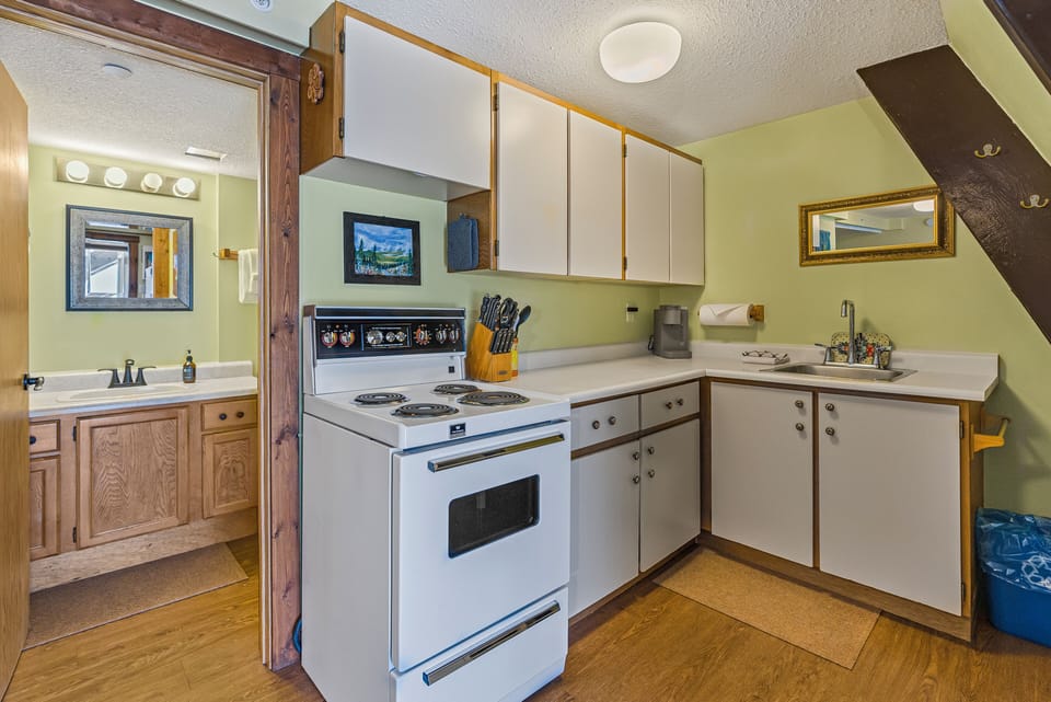 Kitchen comes fully equipped.
