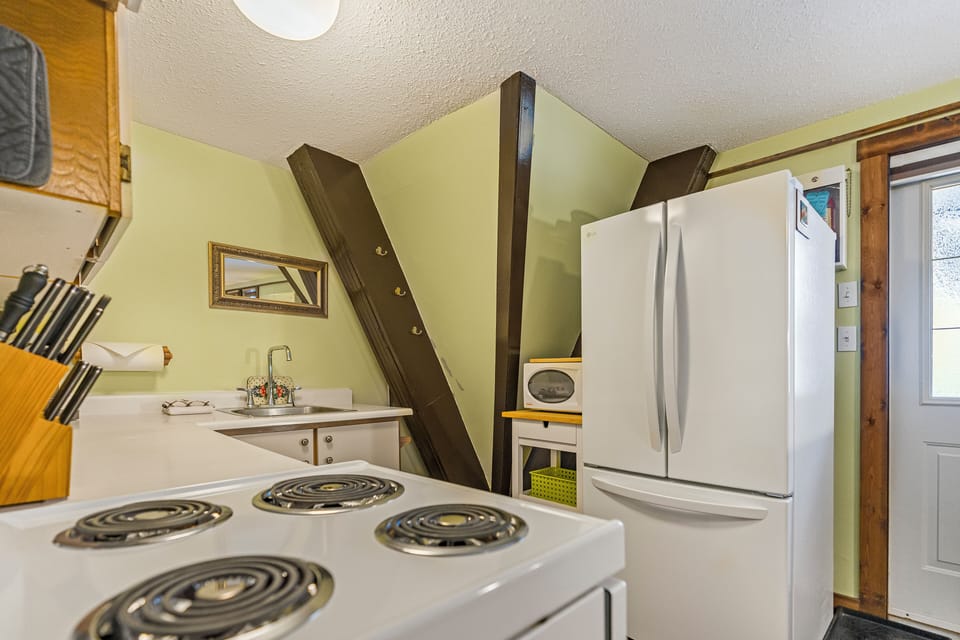 Kitchen comes fully equipped.
