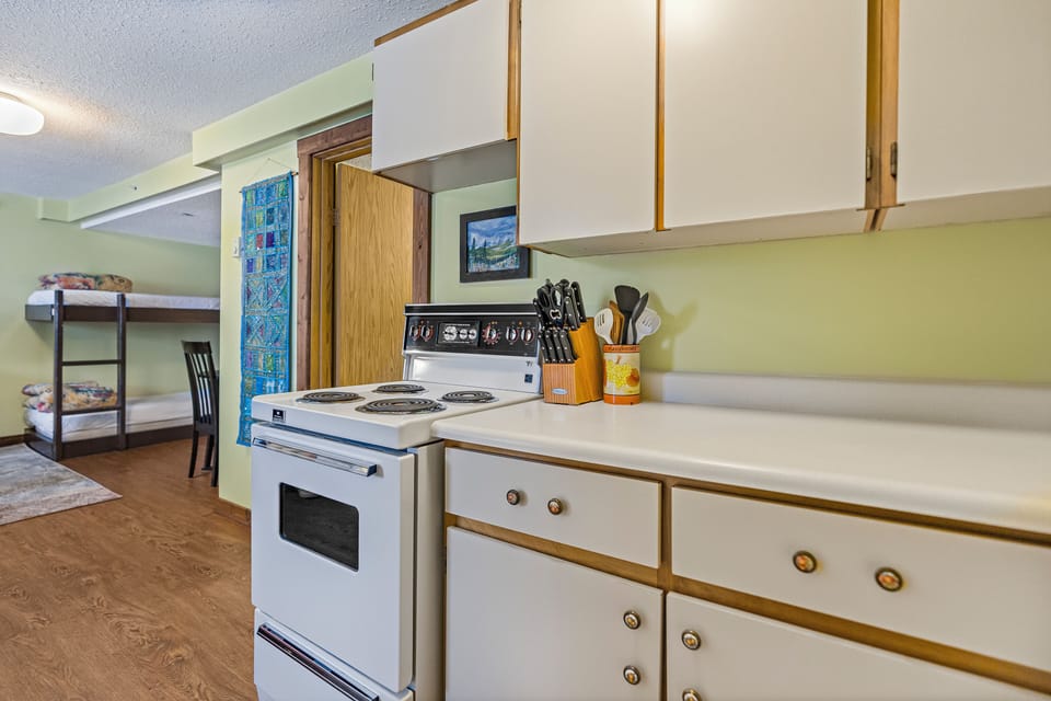 Kitchen comes fully equipped.