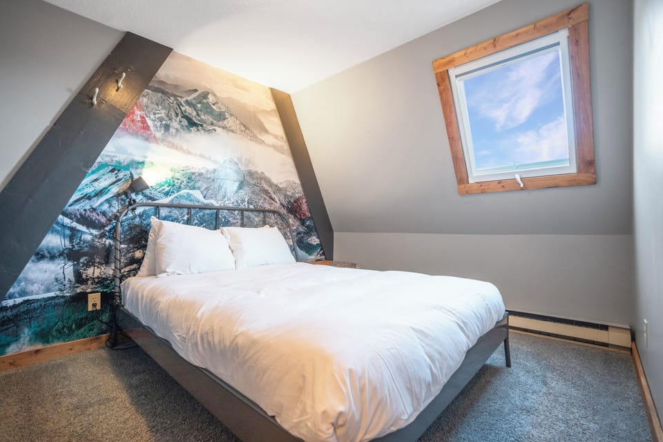 Queen sized bed.
