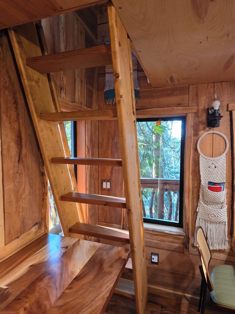Steep ladder to the loft (~21 inches wide)