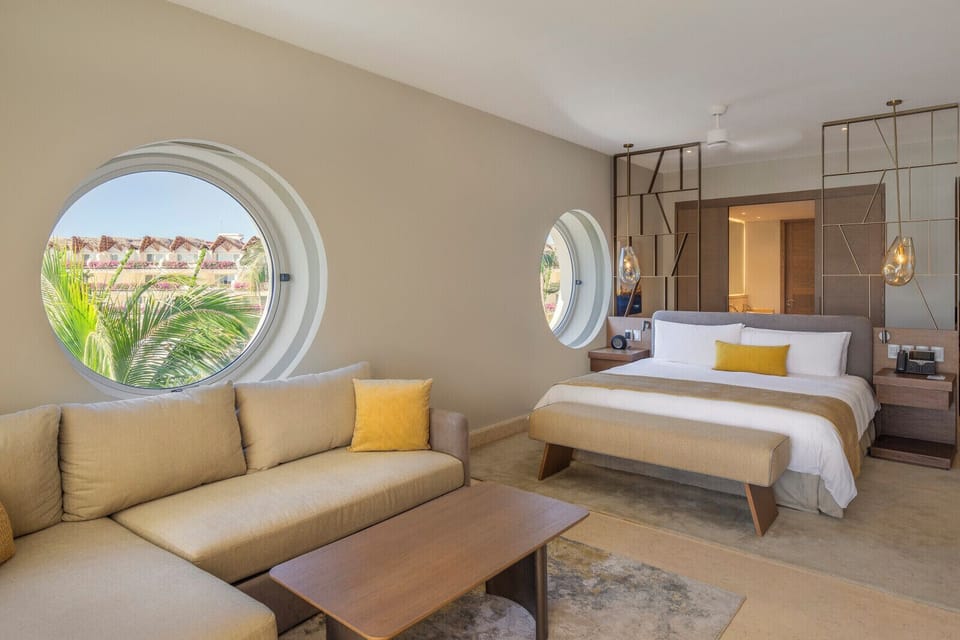 Ambassador Pool Suite Ocean View | Premium bedding, down comforters, pillowtop beds, free minibar