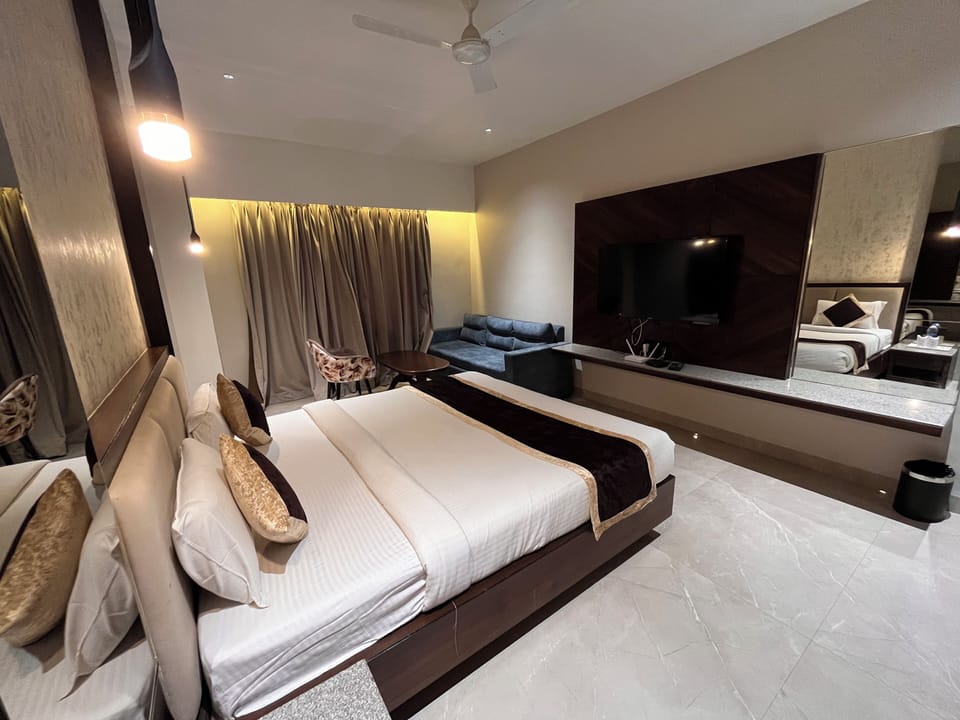 Exclusive Room | Desk, laptop workspace, WiFi (free)
