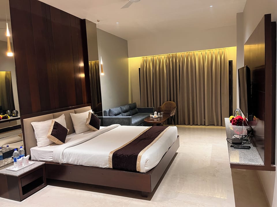 Exclusive Room | Desk, laptop workspace, WiFi (free)