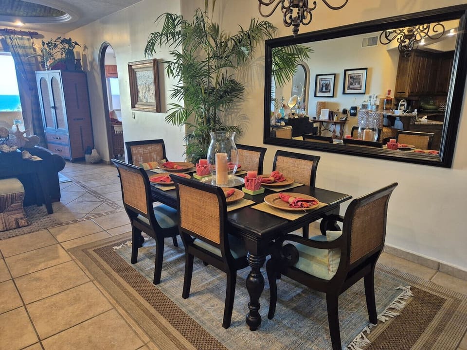 Nice dining for 6
