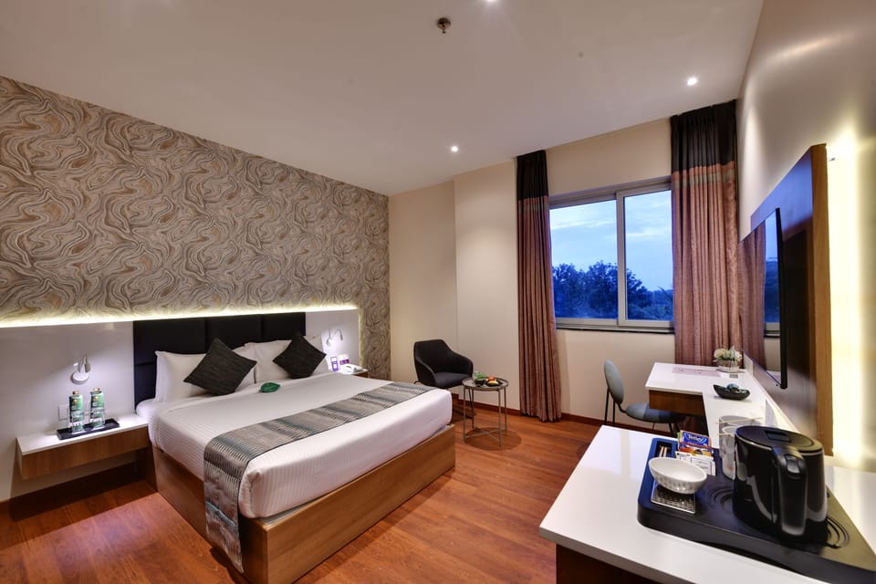 Family Room | Premium bedding, memory foam beds, minibar, desk