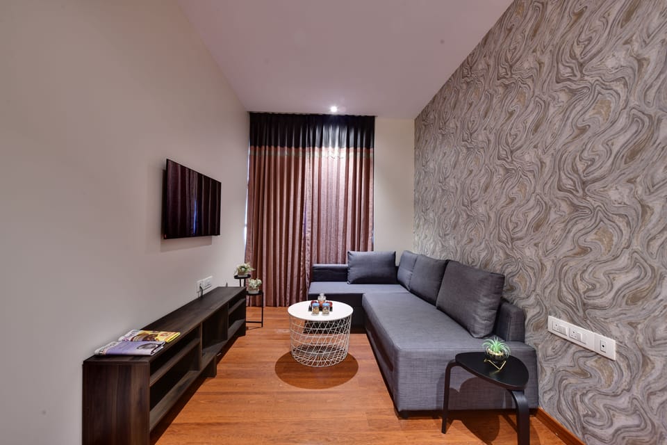 Family Room | Premium bedding, memory foam beds, minibar, desk
