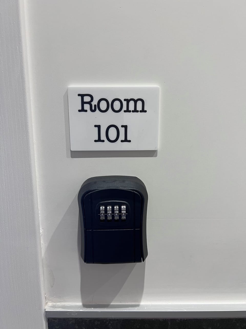 In-room safe, WiFi (free)