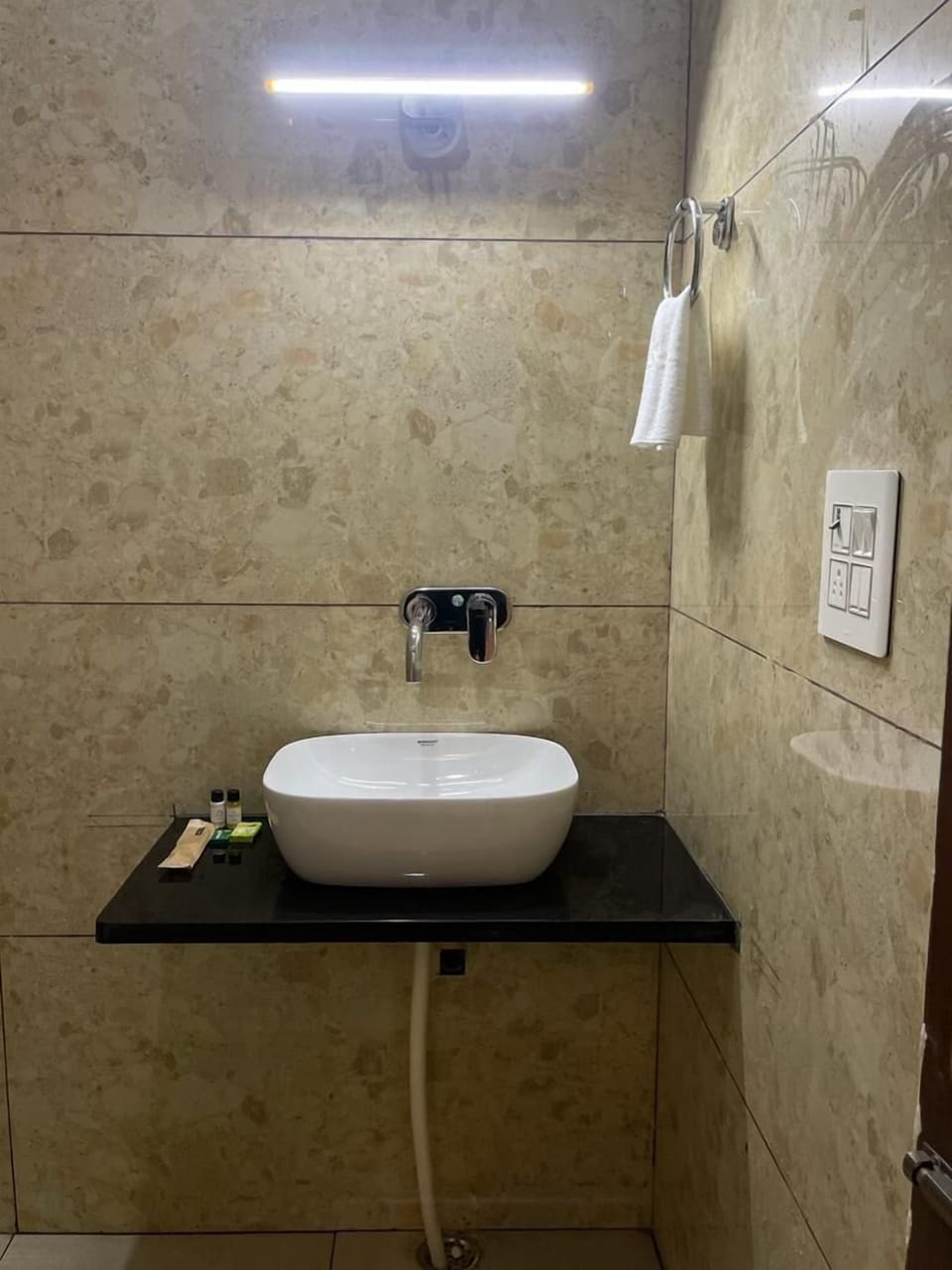 Superior Room | Bathroom | Shower, free toiletries, towels, soap