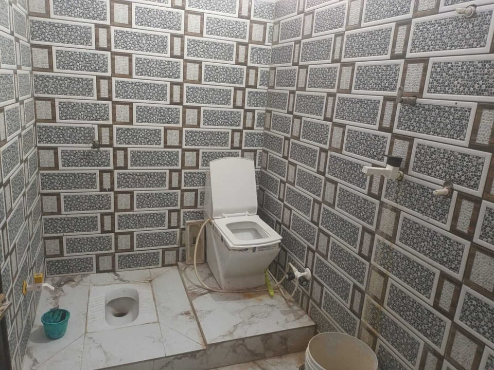 Standard Room, 1 King Bed, Balcony, City View | Bathroom | Shower, towels, soap, toilet paper