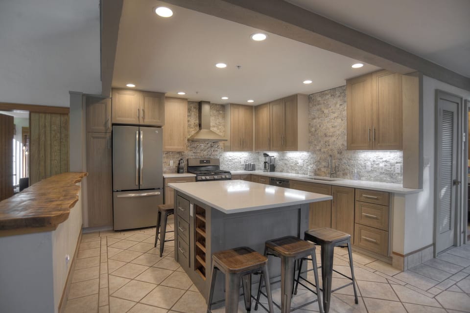 Full Kitchen with Island Seating