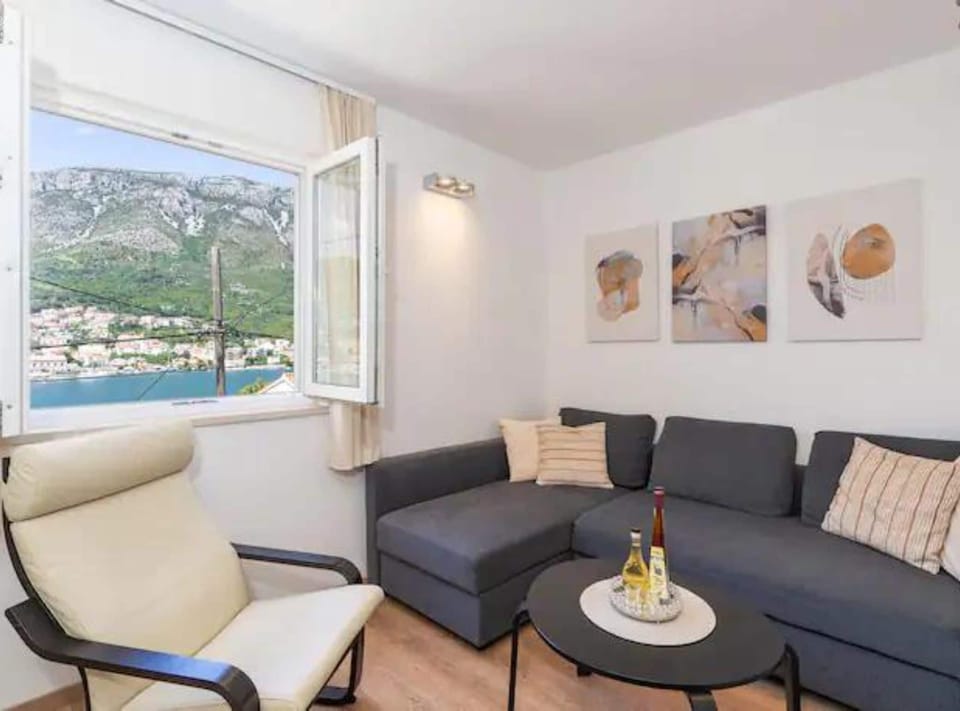 Apartment (Two Bedroom Apartment With Sea View) | Living room | 32-inch flat-screen TV with satellite channels