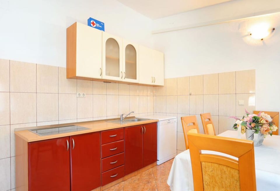 House (Six Bedroom Holiday Home) | Private kitchen | Fridge