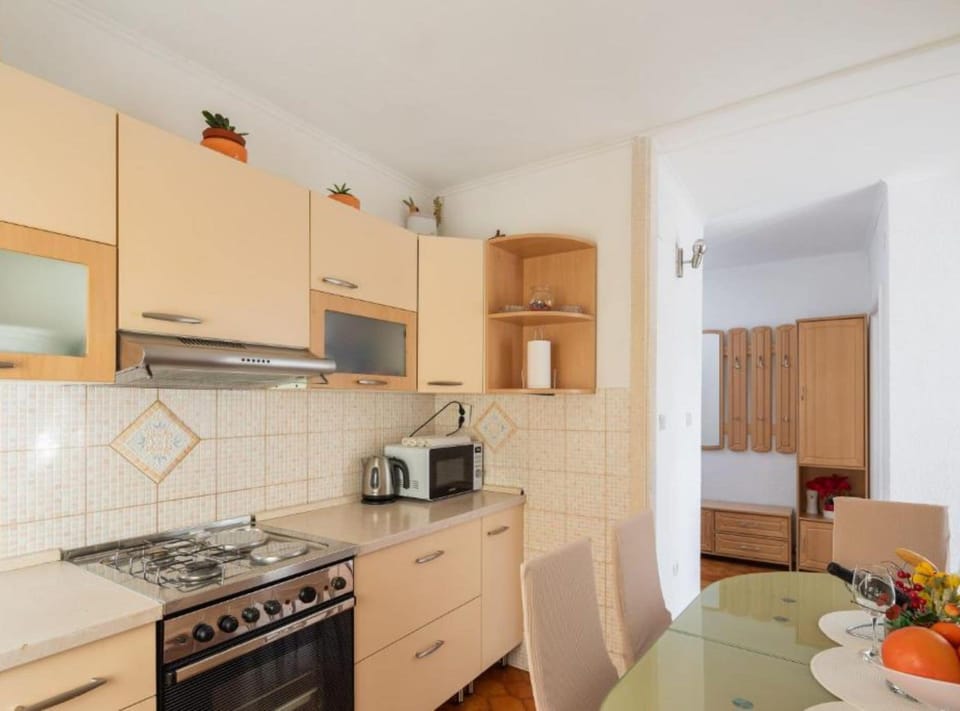 Apartment (One Bedroom Apartment with Balcony an) | Private kitchen | Fridge