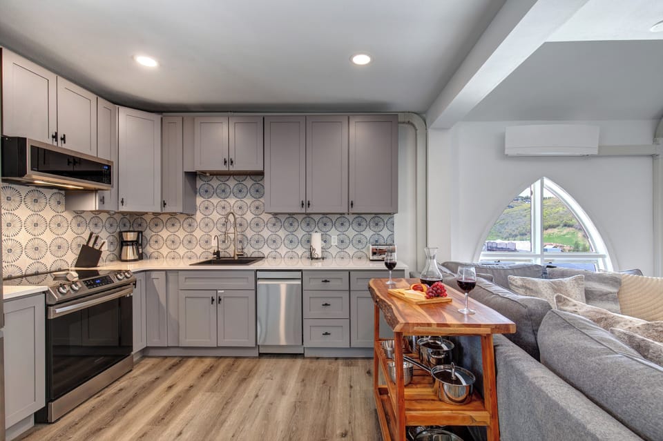 Blue Church Lodge C has a well-equipped kitchen that has been fully remodeled.