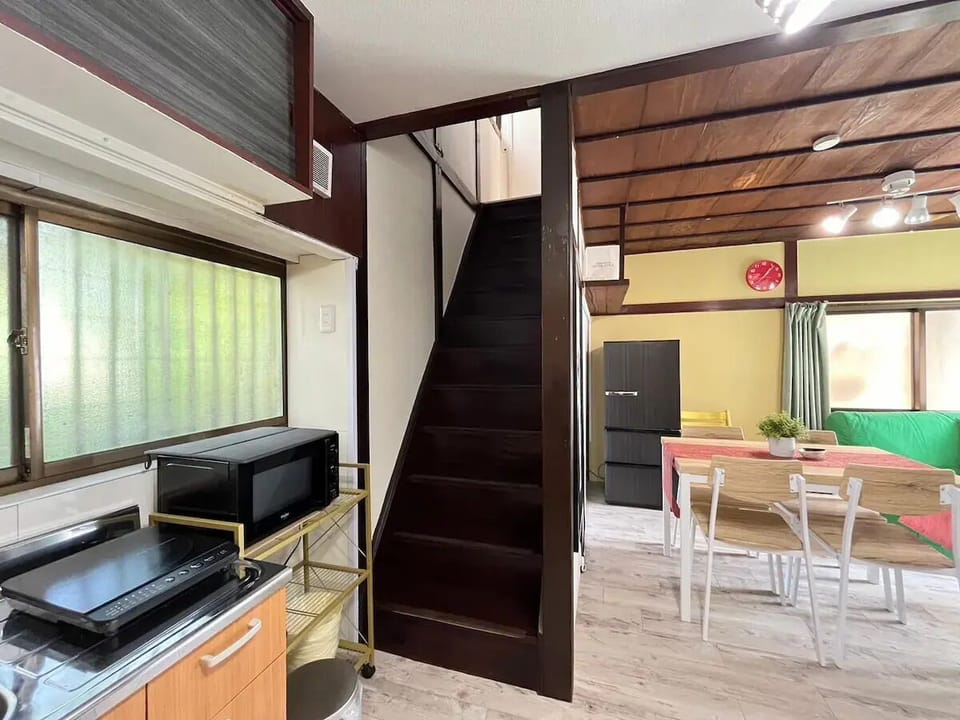 House, City View | In-room dining