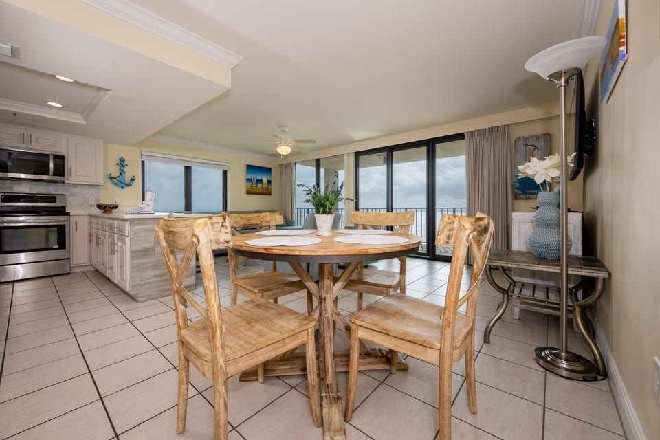 Condo, 3 Bedrooms | Dining