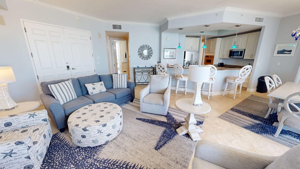 Condo, 3 Bedrooms | Living area