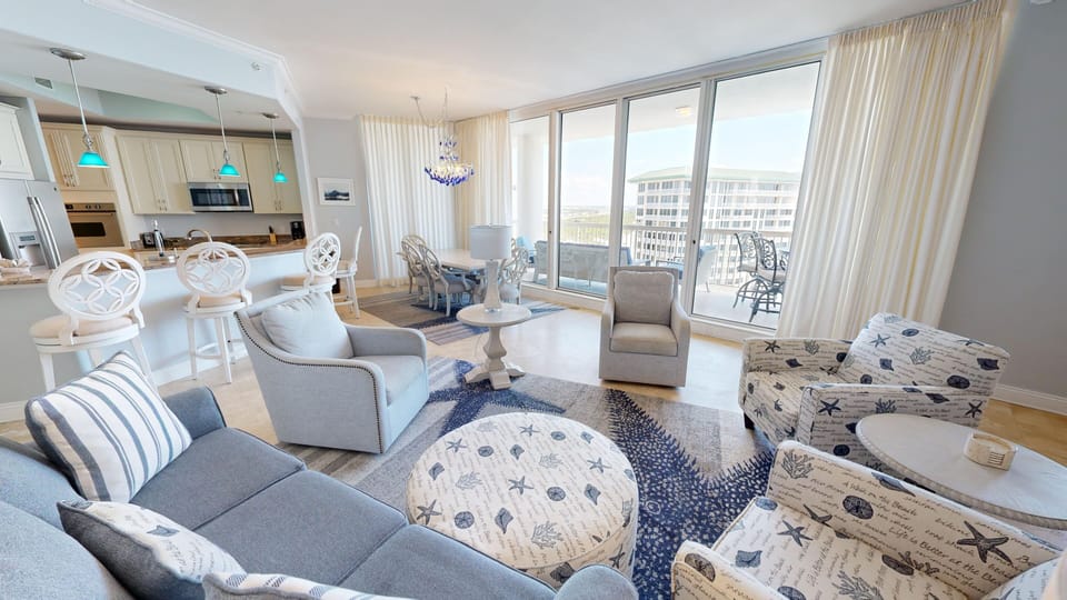 Condo, 3 Bedrooms | Living area