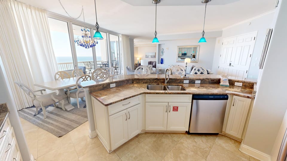 Condo, 3 Bedrooms | Private kitchen | Coffee/tea maker, fridge, oven, toaster