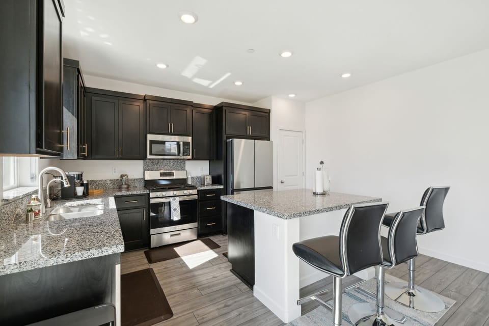 House, 3 Bedrooms | Private kitchen | Fridge, oven, coffee/tea maker, electric kettle