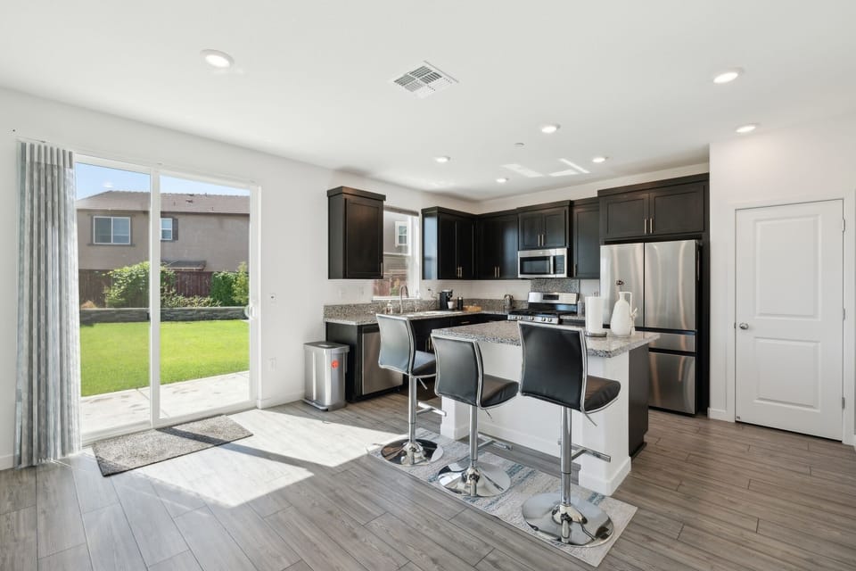 House, 3 Bedrooms | Private kitchen | Fridge, oven, coffee/tea maker, electric kettle