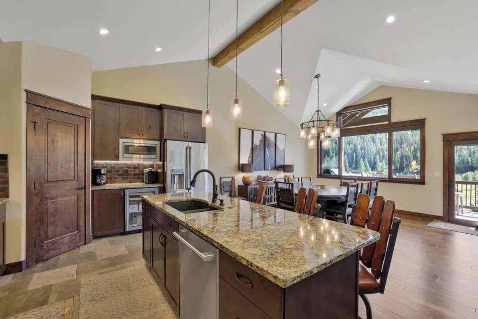 4Z4A8379_80_81_82_83