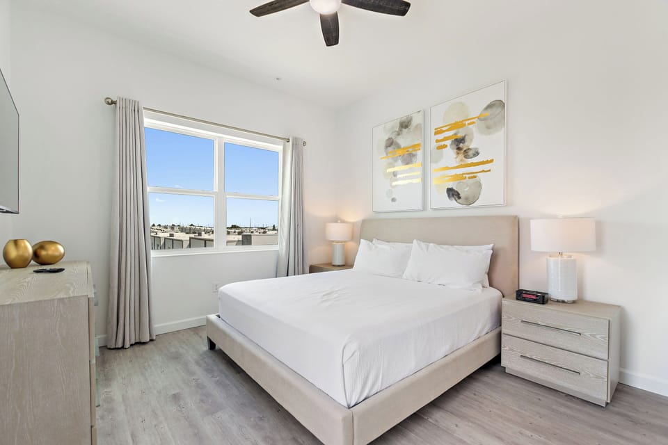 King Suite Bedroom ensuite with Full Bathroom located in 2nd Floor