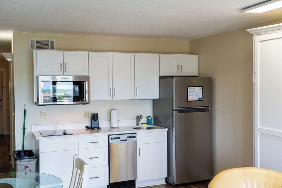 fully equipped kitchenette