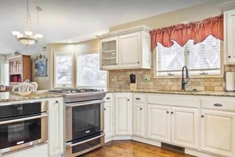 2225be2b e8f9 46c9 b7a6 4765836abca3