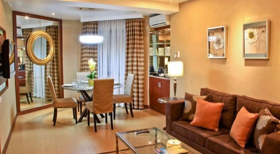 Imperial Suite | Living area | 32-inch flat-screen TV with cable channels, TV
