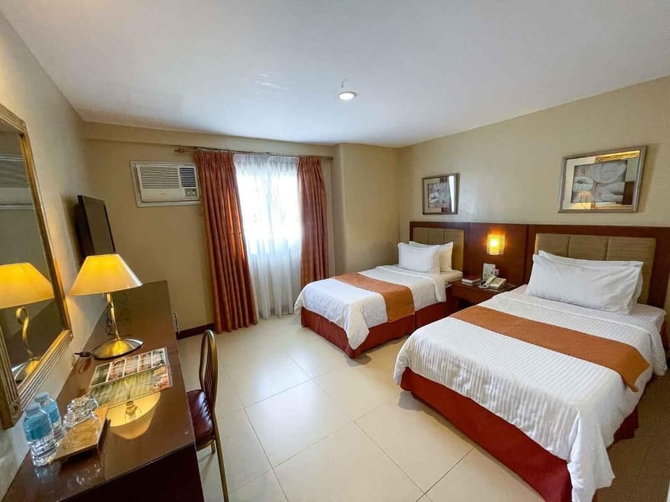 Twin Room | Premium bedding, in-room safe, desk, blackout drapes