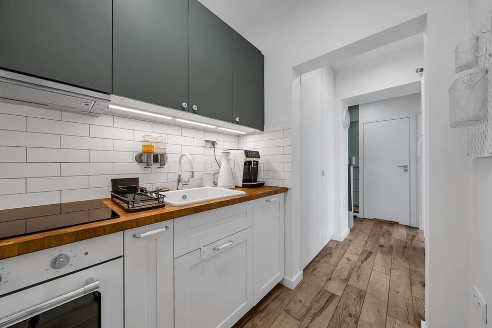 Kitchen Area - Book Now with RENTUJEMY.COM