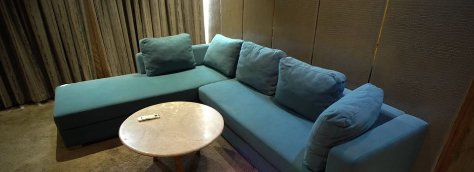 Luxury Suite | Living area