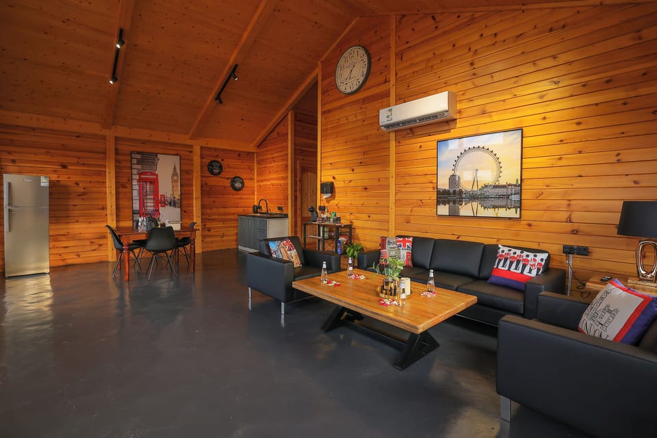 Luxury Cottage, 2 Bedrooms, Private Pool | 2 bedrooms, blackout drapes, free WiFi, bed sheets
