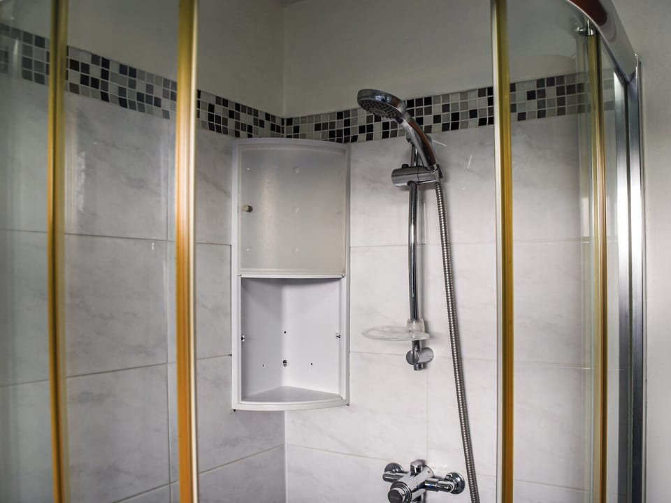 Shower room | River View, Horning