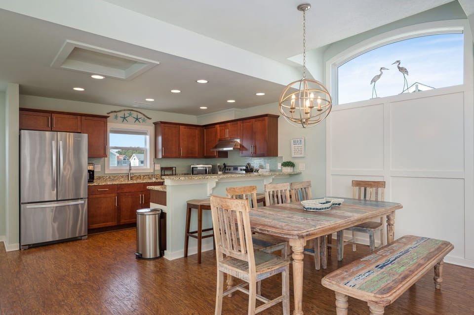 CB34: Salty Breeze | TL Dining Area- Seating for 8, Kitchen Island Seating for 3