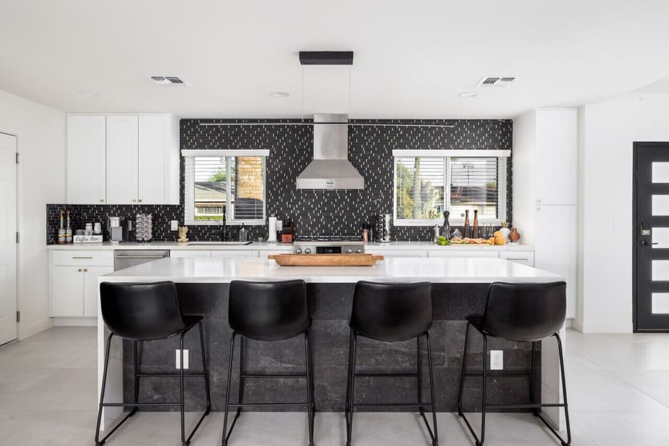 Kitchen Island (Seating for 4)