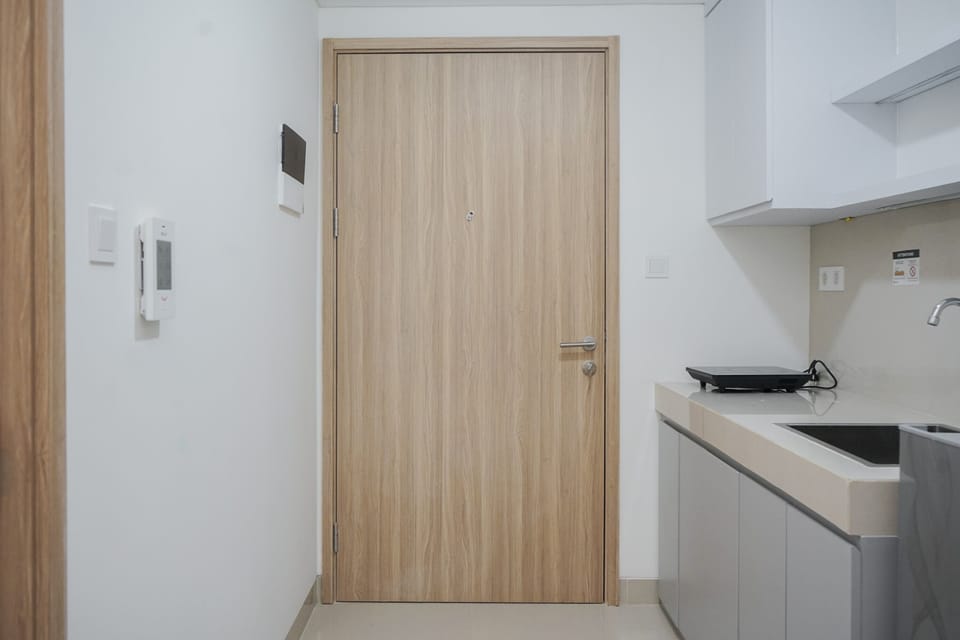 Deluxe Apartment (queenbed) | Private kitchen | Fridge, stovetop