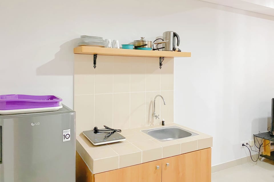 Deluxe Apartment (queenbed) | Private kitchen | Fridge, stovetop, rice cooker