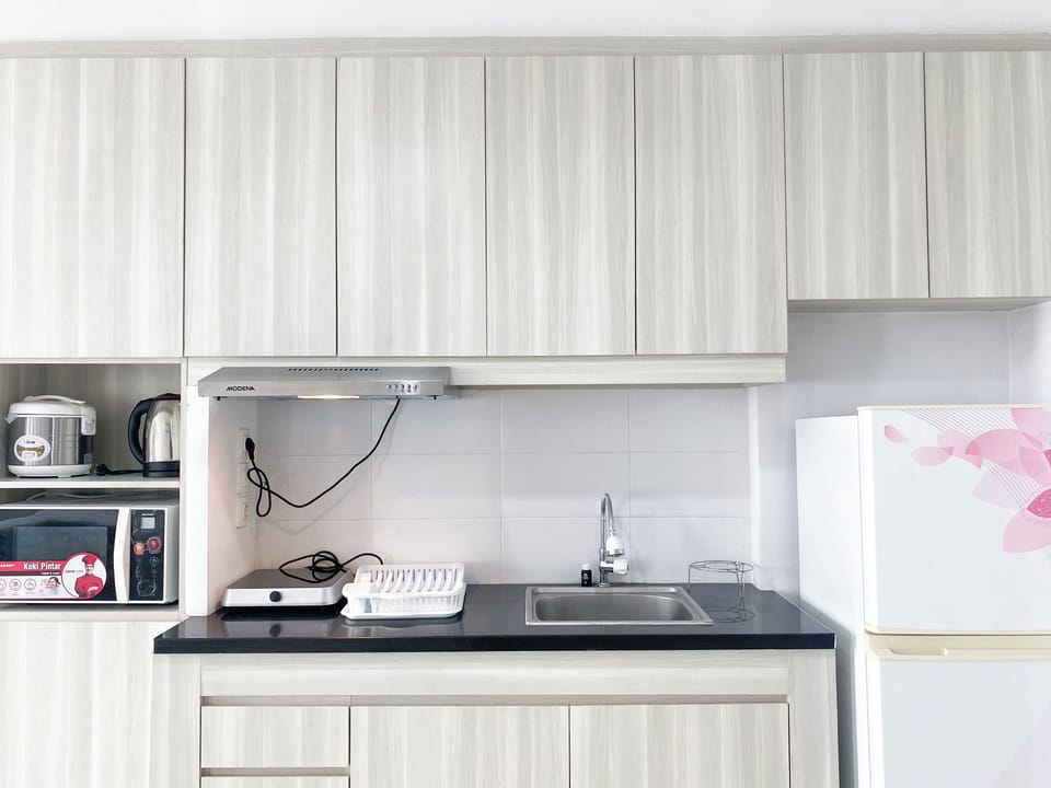 Deluxe Studio (queenbed) | Private kitchen