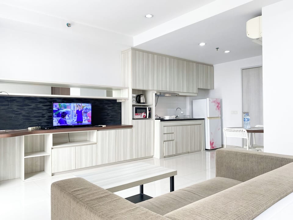 Deluxe Studio (queenbed) | Living area