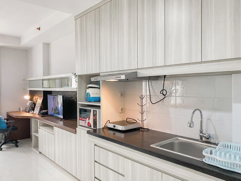 Deluxe Studio (queenbed) | Private kitchen