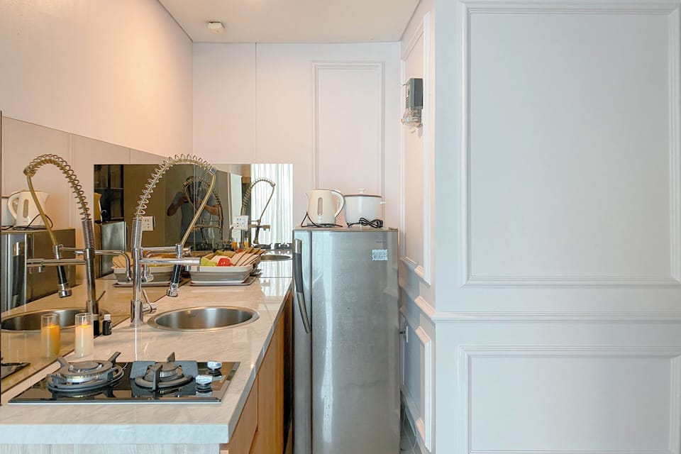 Deluxe Studio (queenbed) | Private kitchen