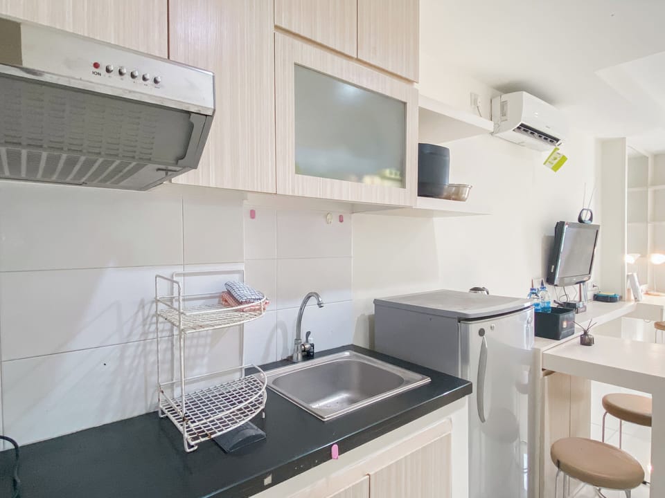 Deluxe Studio (queenbed) | Private kitchen