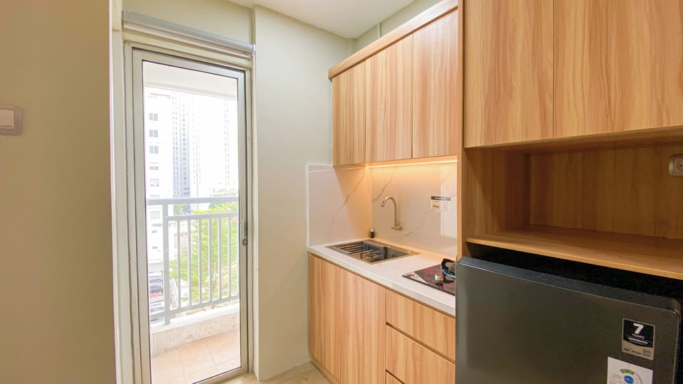 Deluxe Studio (queenbed) | Private kitchen